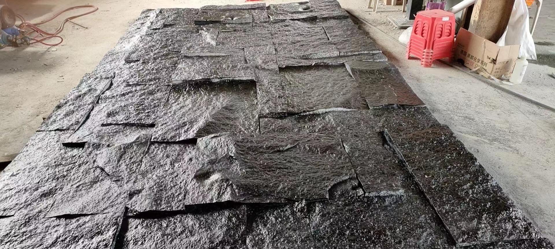 石皮板底凹凸自然斷裂面廠家在芝麻黑自然面背景墻中的實際鋪設方